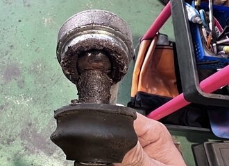 【三菱デリカD:5】走行中のガタガタ・ゴトゴト異音を解消！安全走行のための必須メンテナンス【整備事例】のイメージ